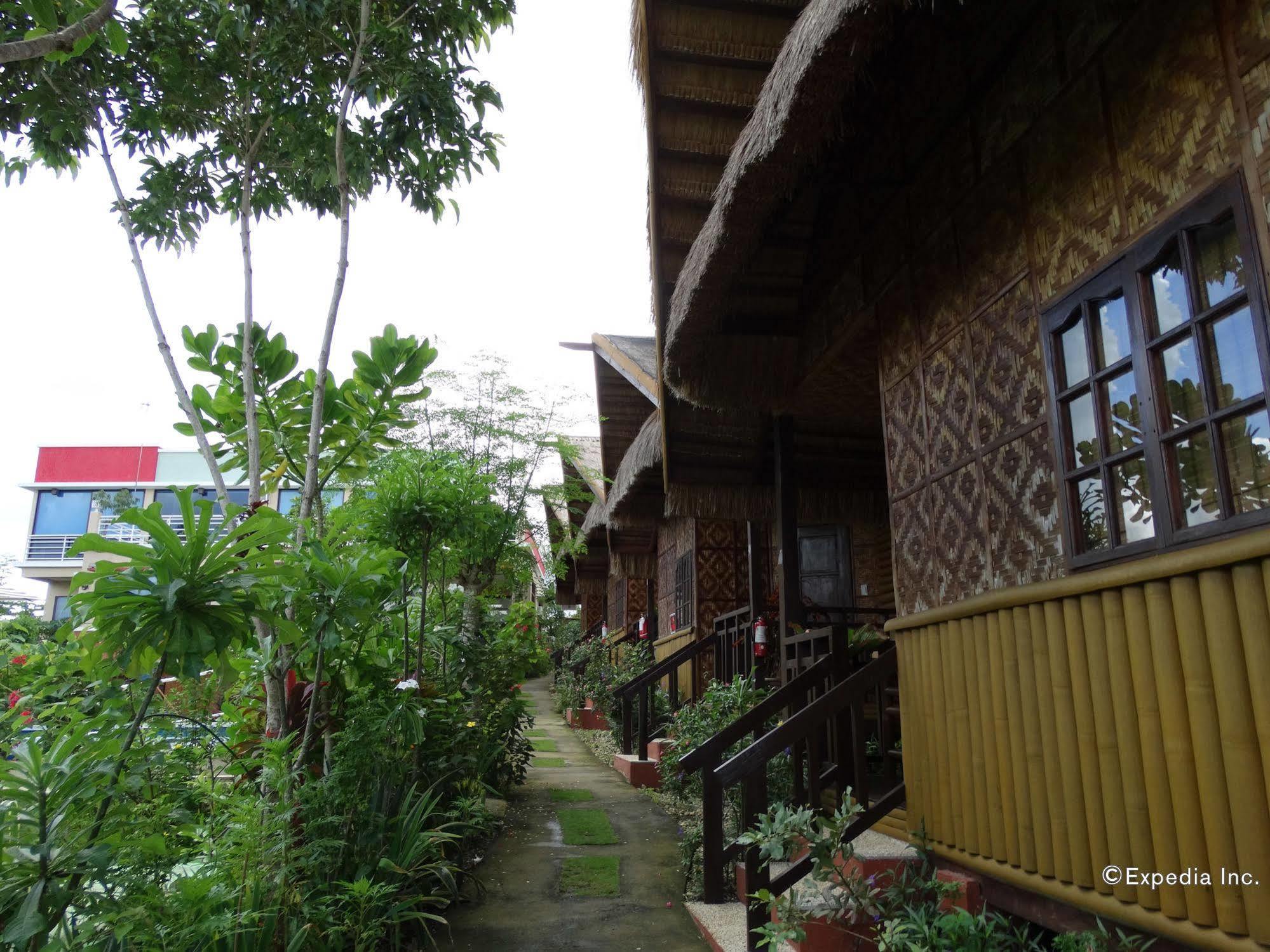 Villa De Gloria Tabalong ภายนอก รูปภาพ